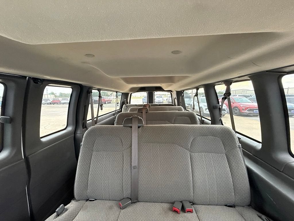 2025 Chevrolet Express Passenger 1LT