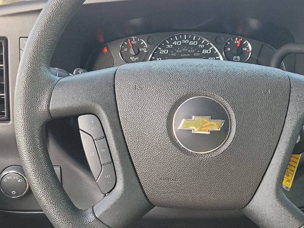 2025 Chevrolet Express Passenger 1LT