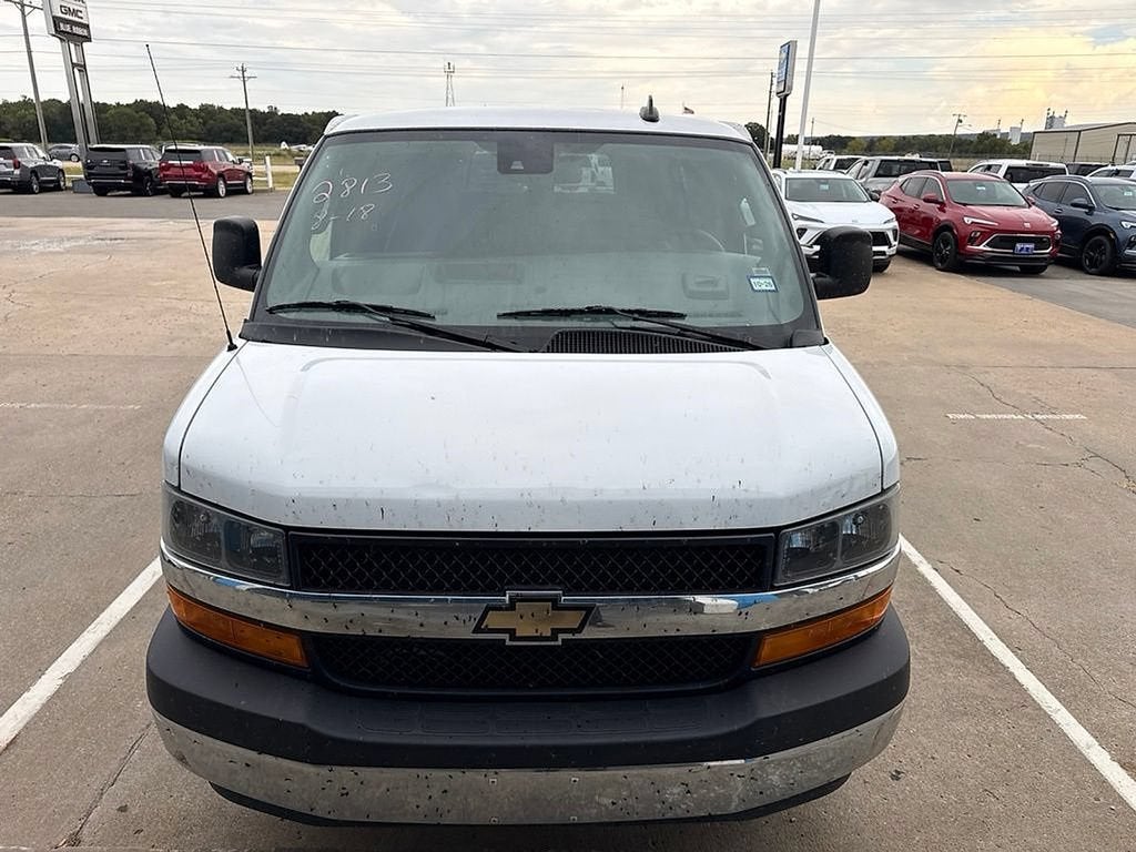 2025 Chevrolet Express Passenger 1LT