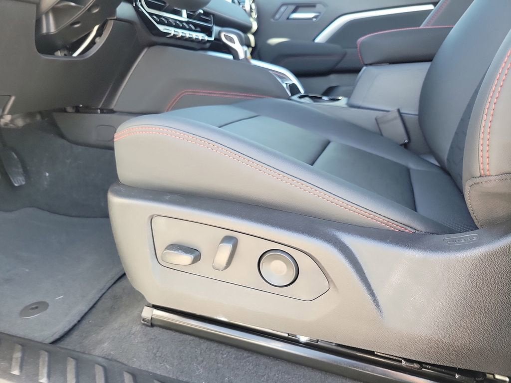 2026 Chevrolet Colorado Z71 - Photo 12
