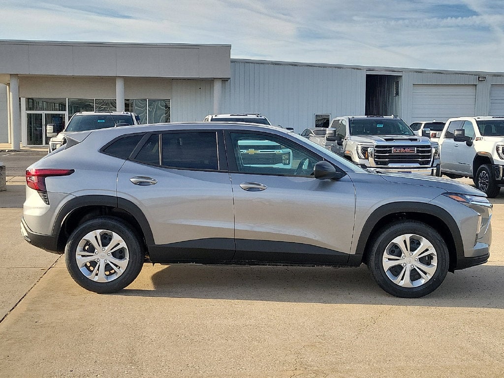 2026 Chevrolet Trax LS - Photo 7