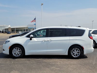 2023 Chrysler Voyager LX