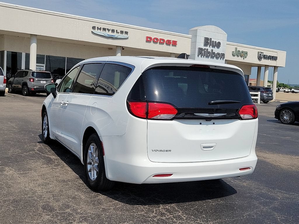 2023 Chrysler Voyager LX