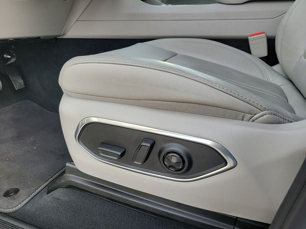 2025 Jeep Wagoneer Base