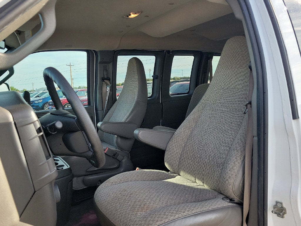 2025 Chevrolet Express 3500 LT Passenger