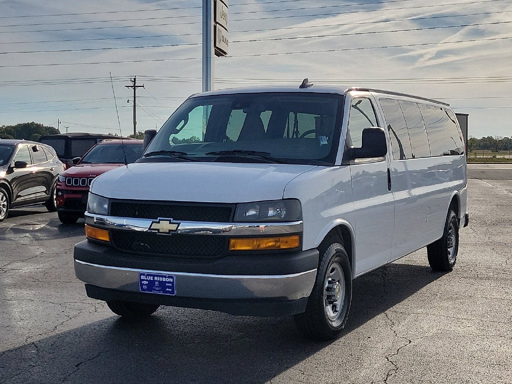2025 Chevrolet Express 3500 LT Passenger