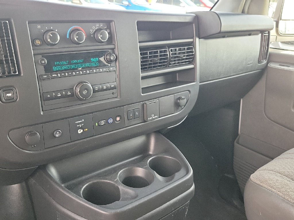 2025 Chevrolet Express 3500 LT Passenger