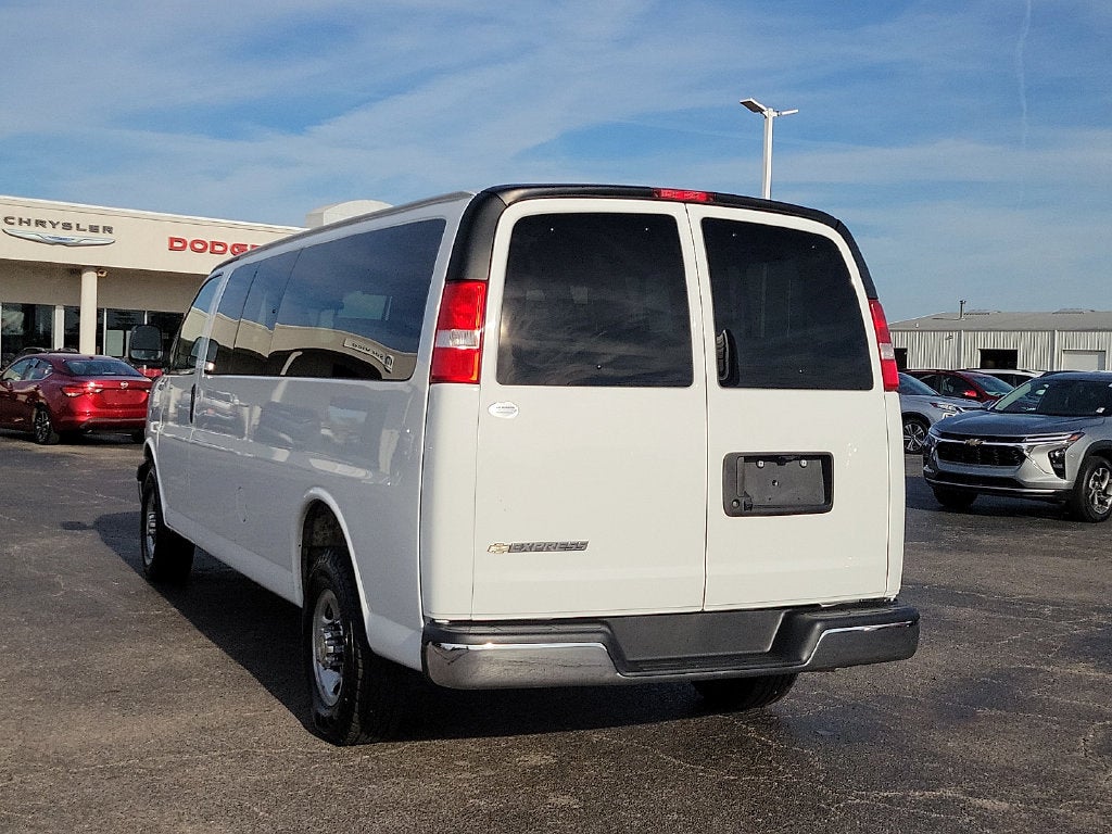 2025 Chevrolet Express 3500 LT Passenger