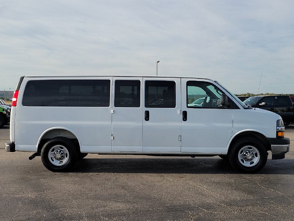 2025 Chevrolet Express 3500 LT Passenger