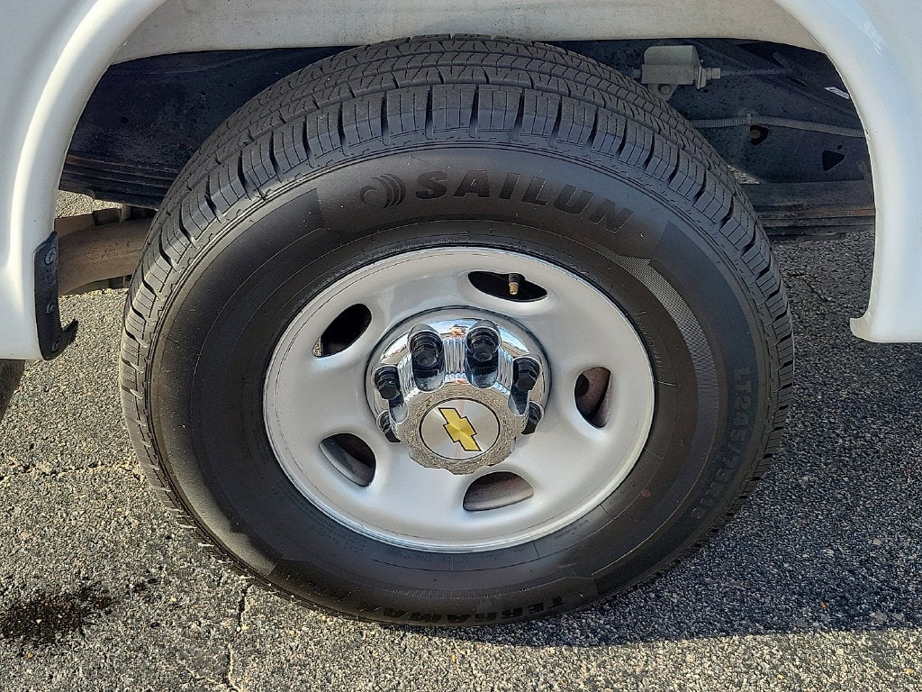 2025 Chevrolet Express 3500 LT Passenger
