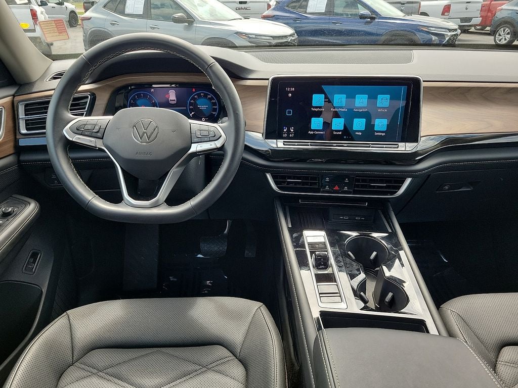 2025 Volkswagen Atlas 2.0T SE w/Technology