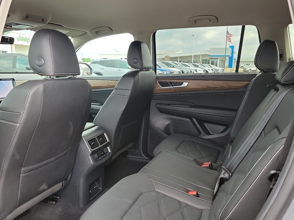 2025 Volkswagen Atlas 2.0T SE w/Technology