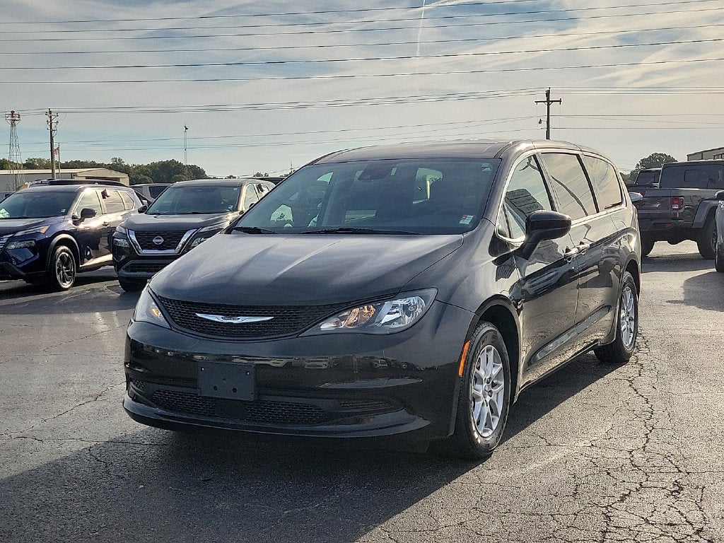 2023 Chrysler Voyager LX