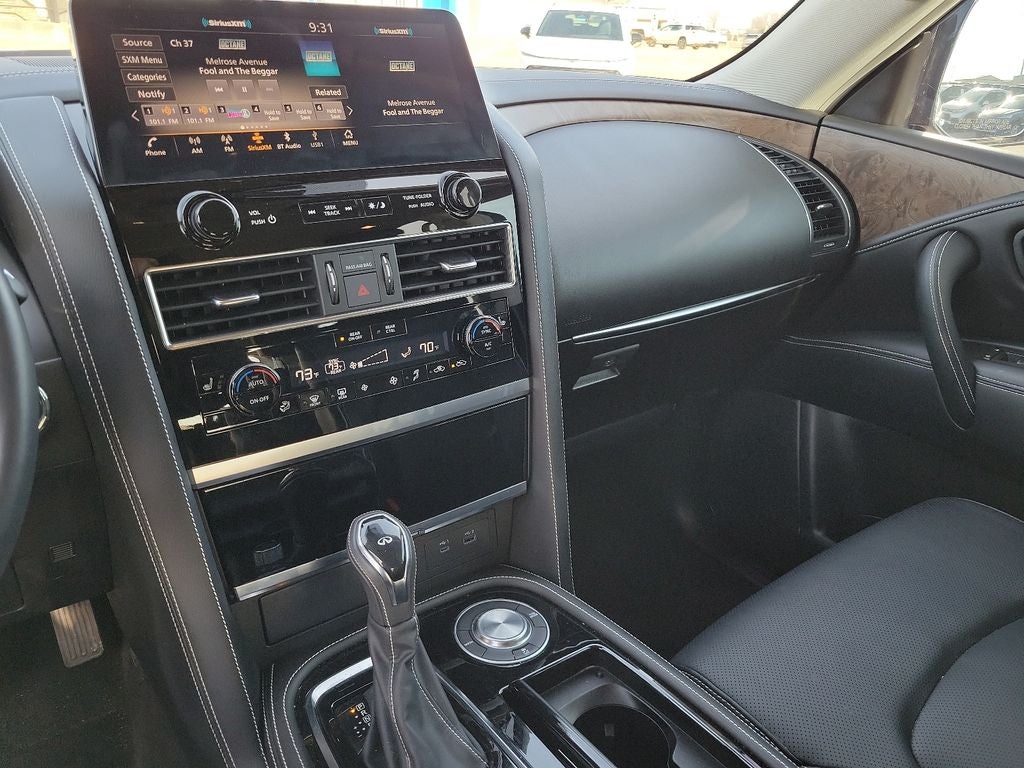 2023 INFINITI QX80 Premium Select